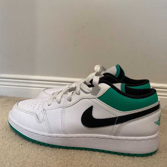 Nike Air Jordan 1 Low Stadium Green/White/Black 5.5Y (7W) - Picture 3 of 9